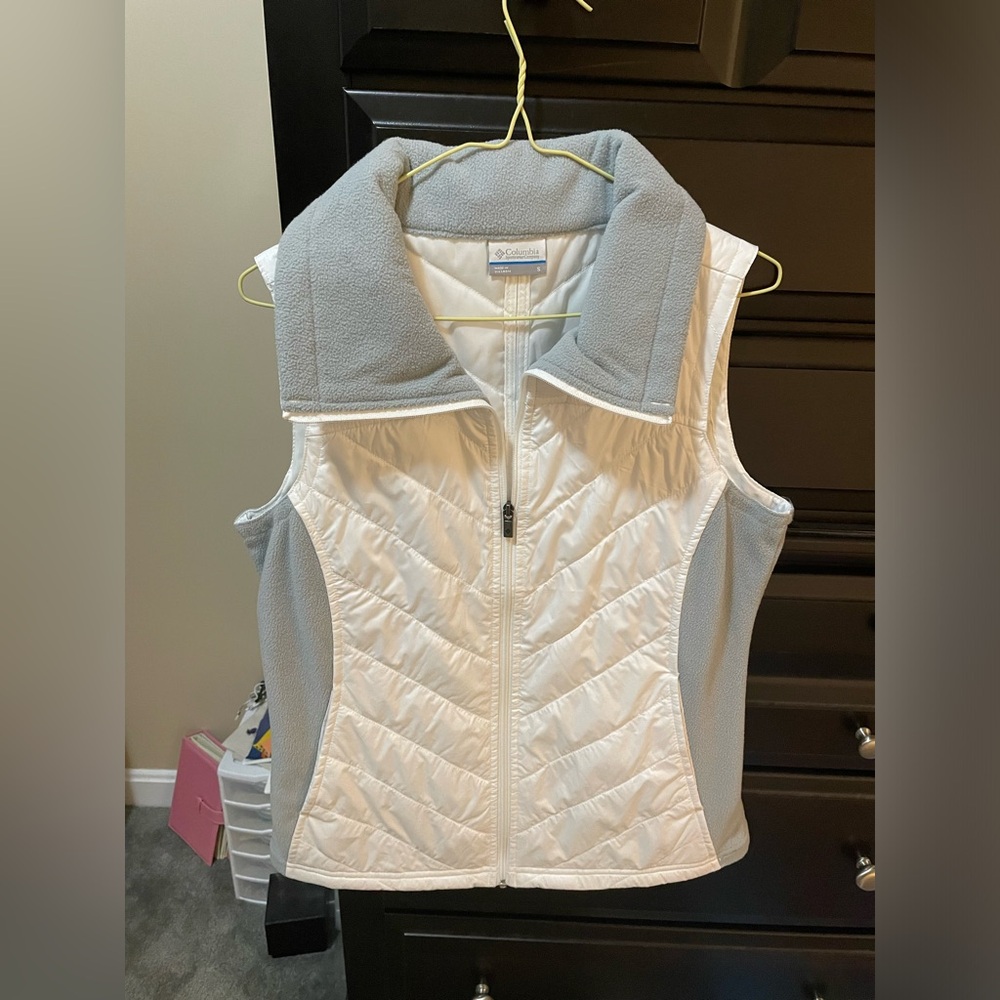 Columbia vest preowned size small